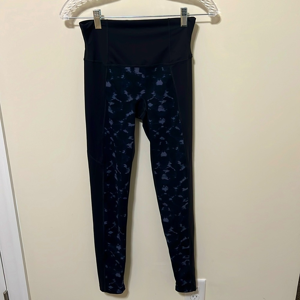 SPANX Women’s Leggings / Size M / Black and Blue / Excellent Pre-Owned Condition